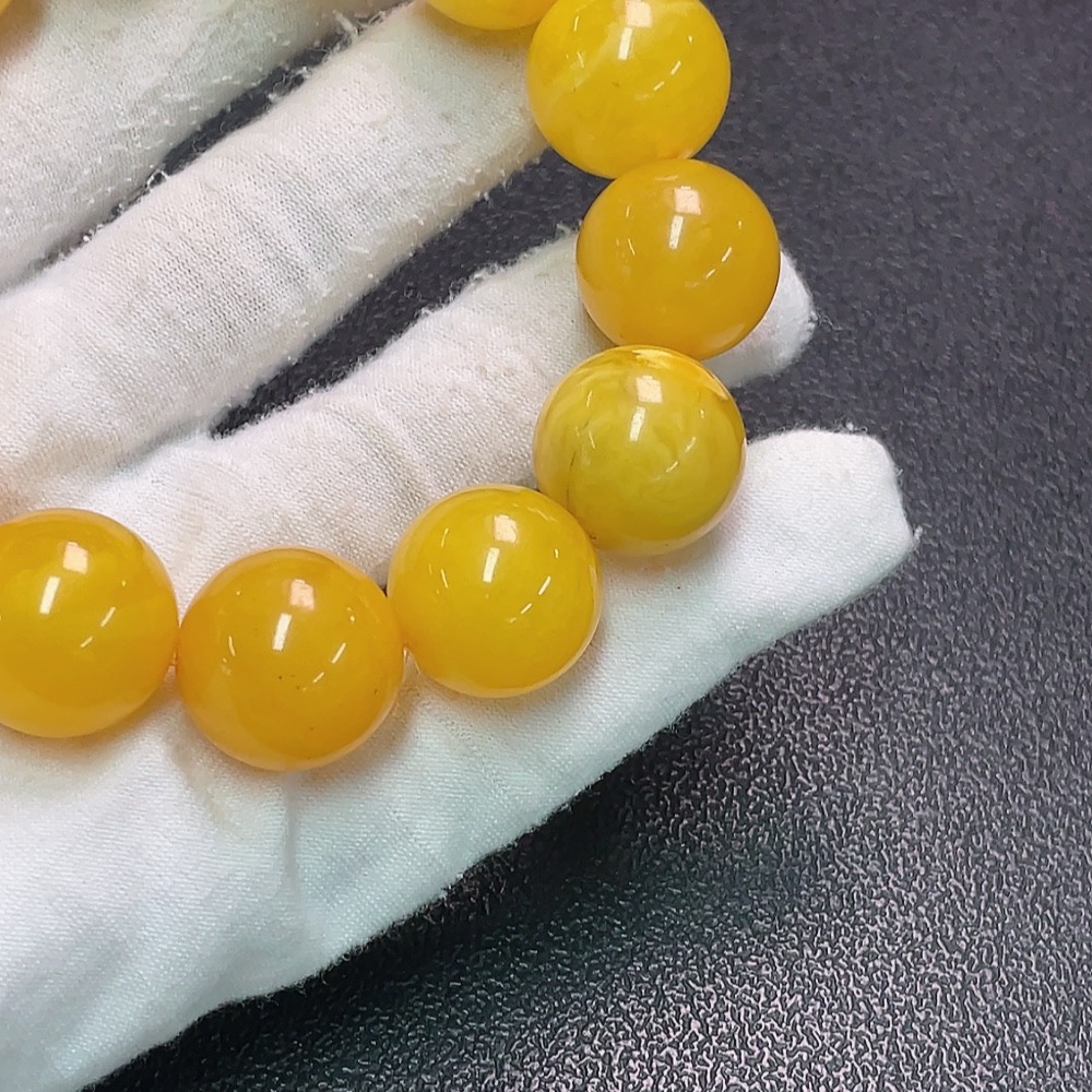 C33923643 Amber Beeswax Bracelet, Total Weight Appro. 44.98g, Size Appro. 18mm