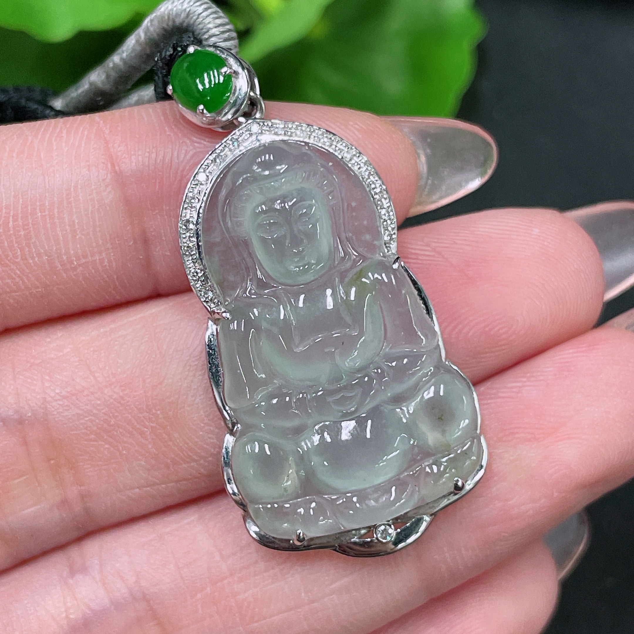 F34983732 Jadeite Guanyin inlay piece 18k gold inlaid with rope total weight about 7.24g