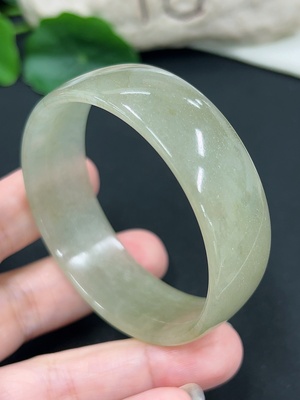 F46547091 翡翠手镯 圈口52.5 货品总重约33.14g