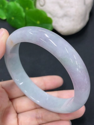F41934479 翡翠正圈手镯 圈口58.5mm 货品总约重60.57g （有蜡）
