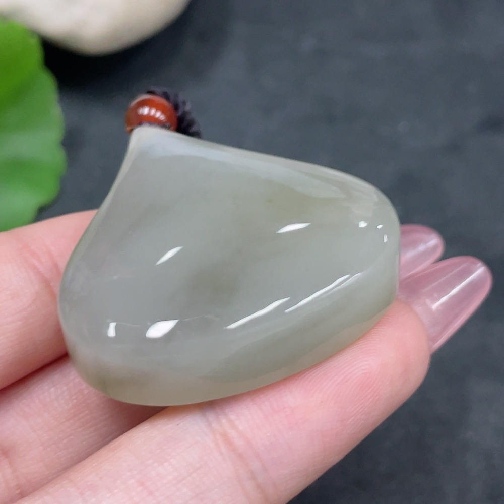 H33945092 Hetian Jade Pendant Free Form