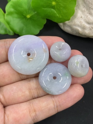 F46596736 翡翠平安扣一手走