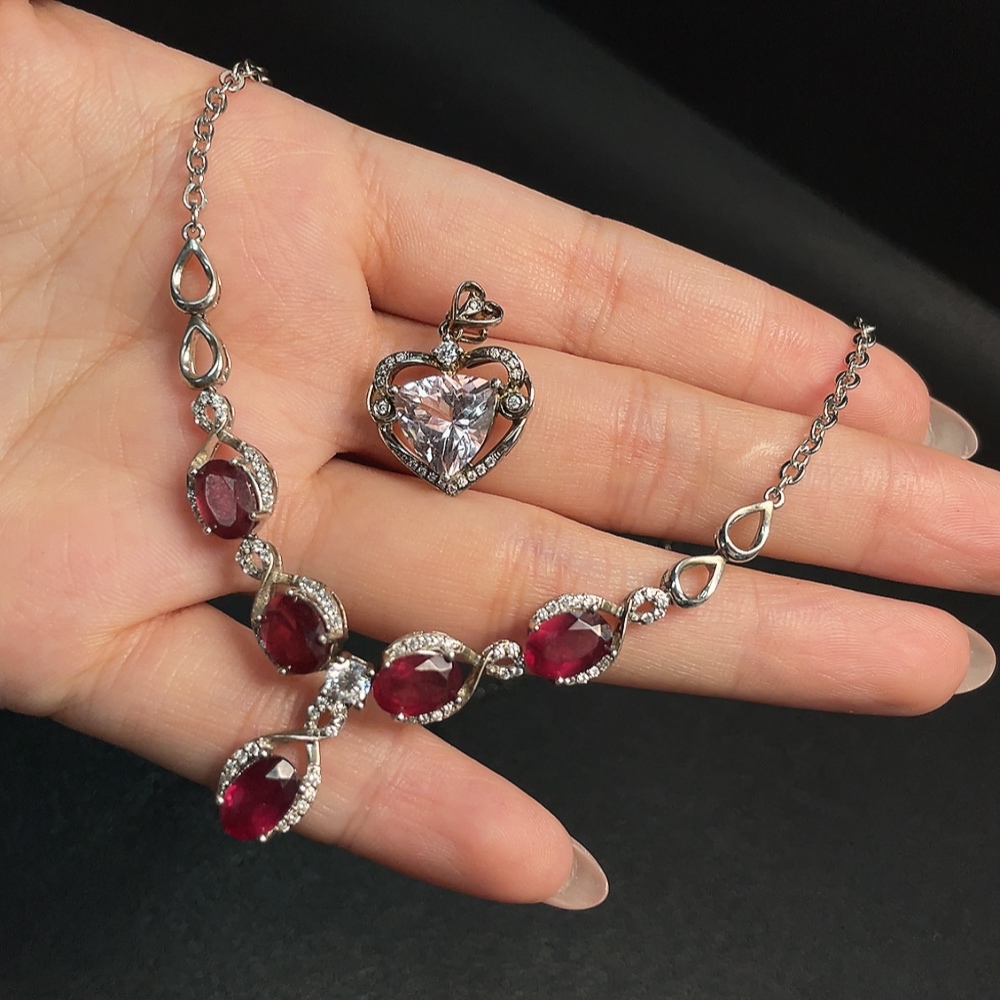 C33890269 Garnet Beaded Necklace + Beryl Pendant (Color Origin Undetermined) Non-Gold Total Weight Approx. 13.45g Sell as a Lot