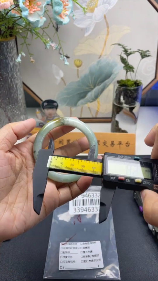 F33946332 Jadeite Round Bangle Size 54.8 Total Weight Approx. 61.4g Yellow Part Color Origin Undetermined