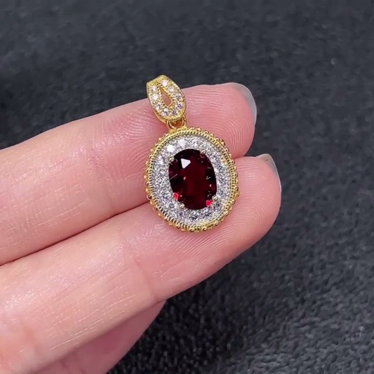 C34006229 Garnet pendant non-gold total weight approx. 2.10g
