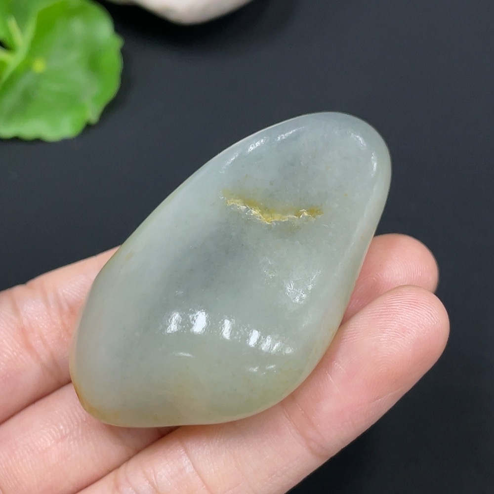 H27106745 Hetian Jade, undetermined origin of skin color, containing other mineral components, total weight approximately 49g