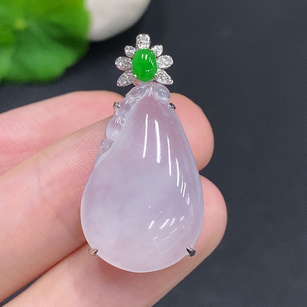 F31646104 Jadeite Fu Gua Inlaid Pendant 18k Gold Total Weight Approx. 5.3g with Diamond Accents