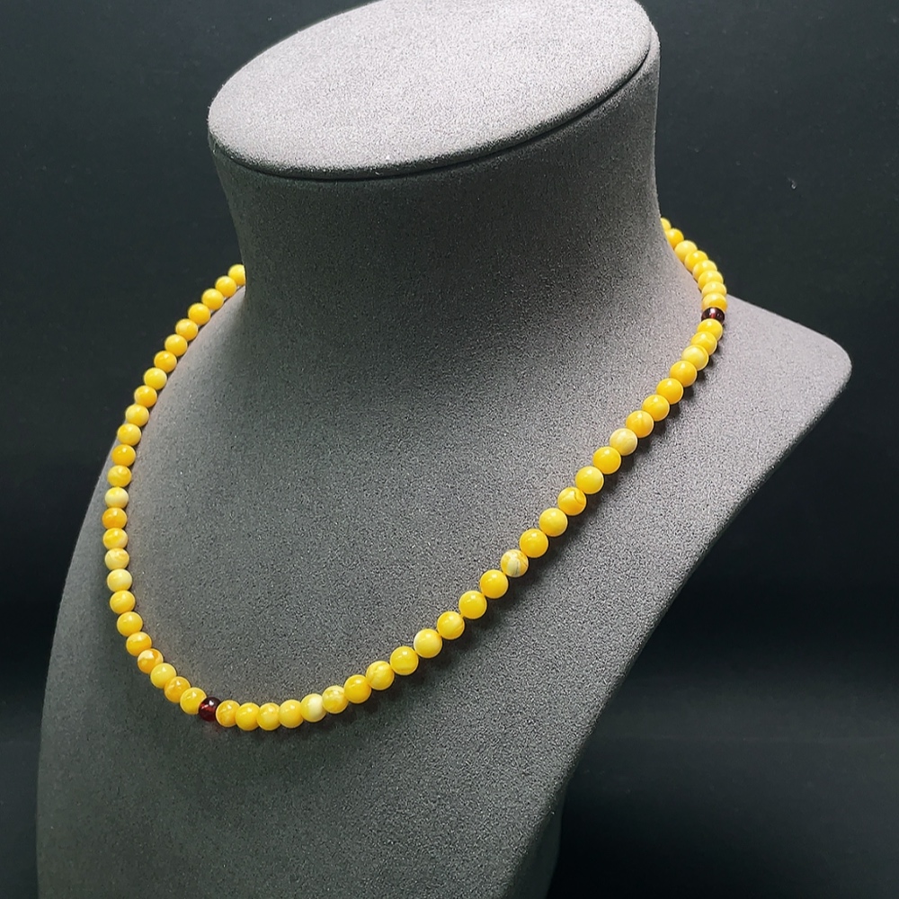 C34993440 Amber and Beeswax Necklace Total Weight Approx. 11.83g Size About 5.3mm
