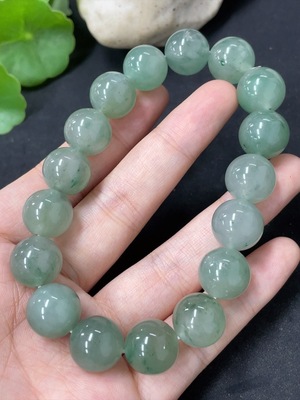H41904788 非洲翠（独龙玉）手串 卡13mm左右 货品总重约54g
