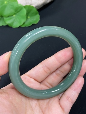 H45348311 和田玉圆条手镯   圈口58.8    货品总重约46.8g