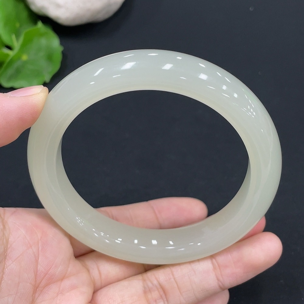 H28245566 Hetian Jade Round Bracelet Size 58.2 Total Weight Approx. 61.9g