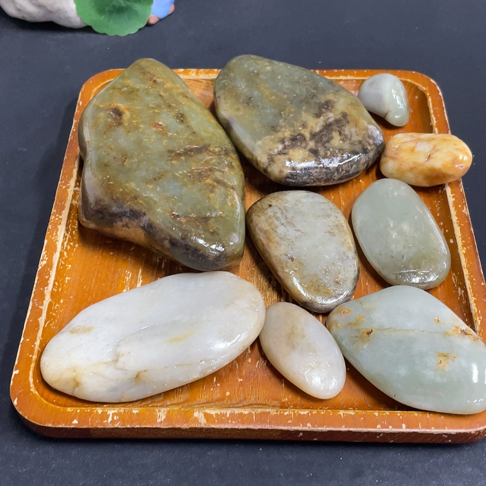 H33863225 Hetian Jade, containing other mineral components, undetermined cause of skin color, total product weight approximately 1.05kg