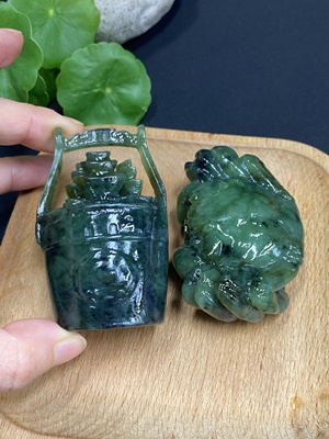 H33859295 Hetian Jade Handheld Piece - Wealth from All Directions, Total Weight Approx. 250.7g