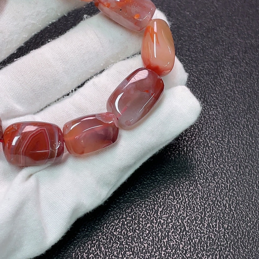 C34990068 South Red Agate Bracelet with Visible Organic Matter, Total Weight Approx. 58.75g, Size About 12.4mm