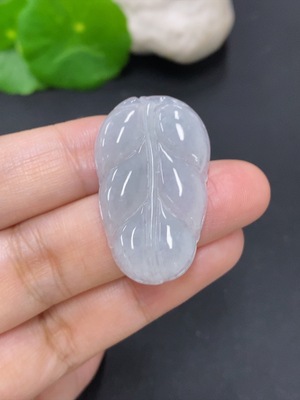 F46595525 翡翠叶子挂件 货品总重量约5.4克