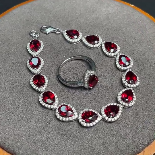 C33920422 Garnet Bracelet + Ring Non-Gold Total Weight Approx.13.65g Size 14 Sell as a Lot