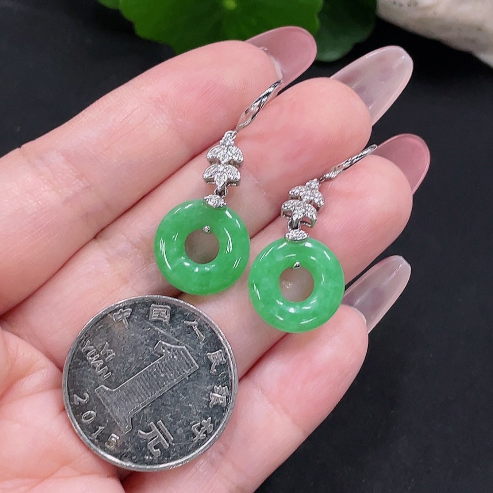 F34013417 Jadeite earrings pair 18K gold total weight approx. 4.5g (with diamond accents)