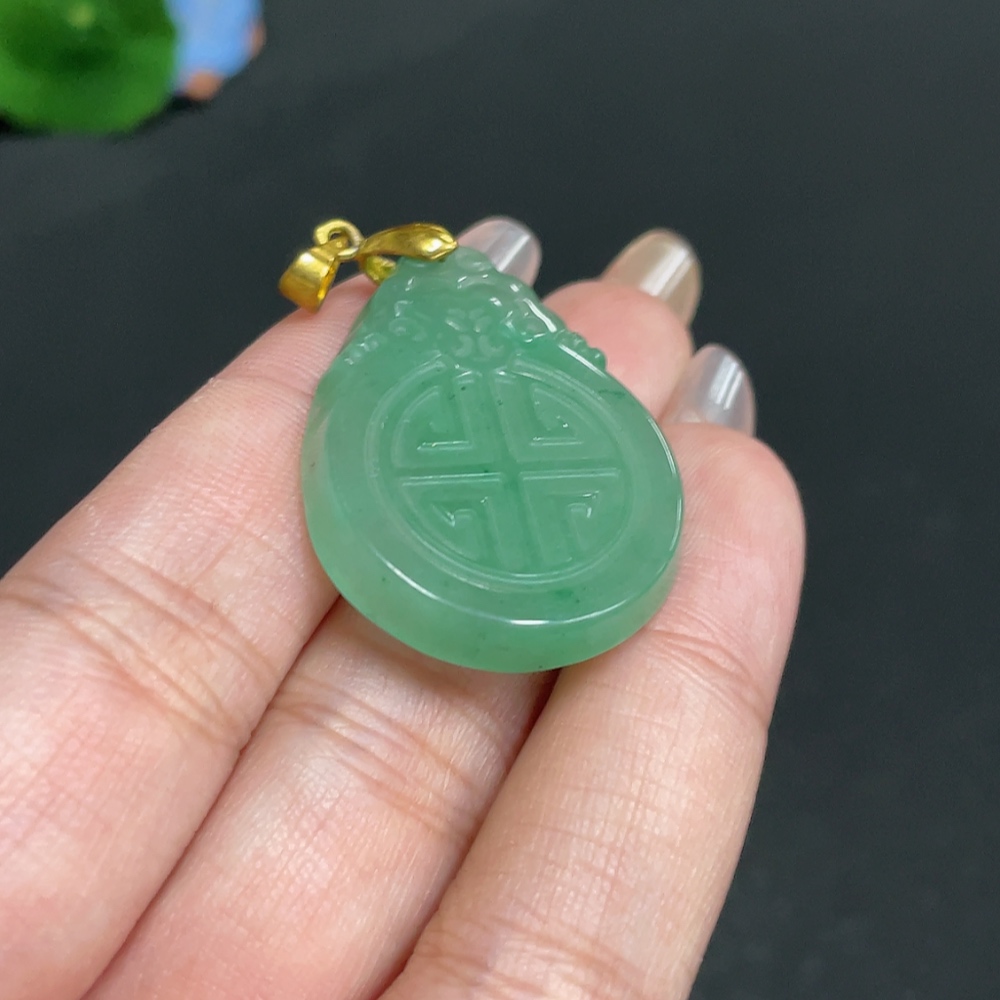 H32804796 African Emerald (Dulong Jade) Pendant