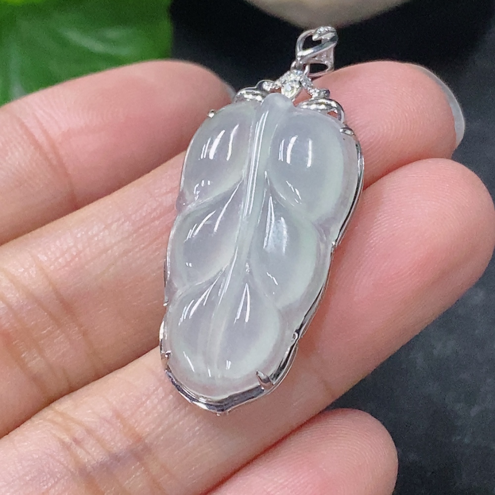 F34954515 Jadeite Leaf Pendant with 18k Gold and Diamond Accents, Total Weight Approximately 2.96g