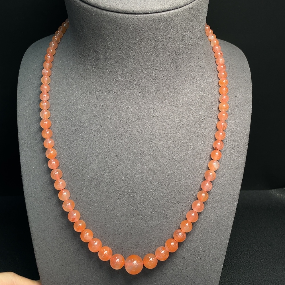 C30445409 Red Agate Necklace with Visible Organic Inclusions, Non-Gold, Total Weight Approx. 36.97g, Size Range 4.1-12.3mm