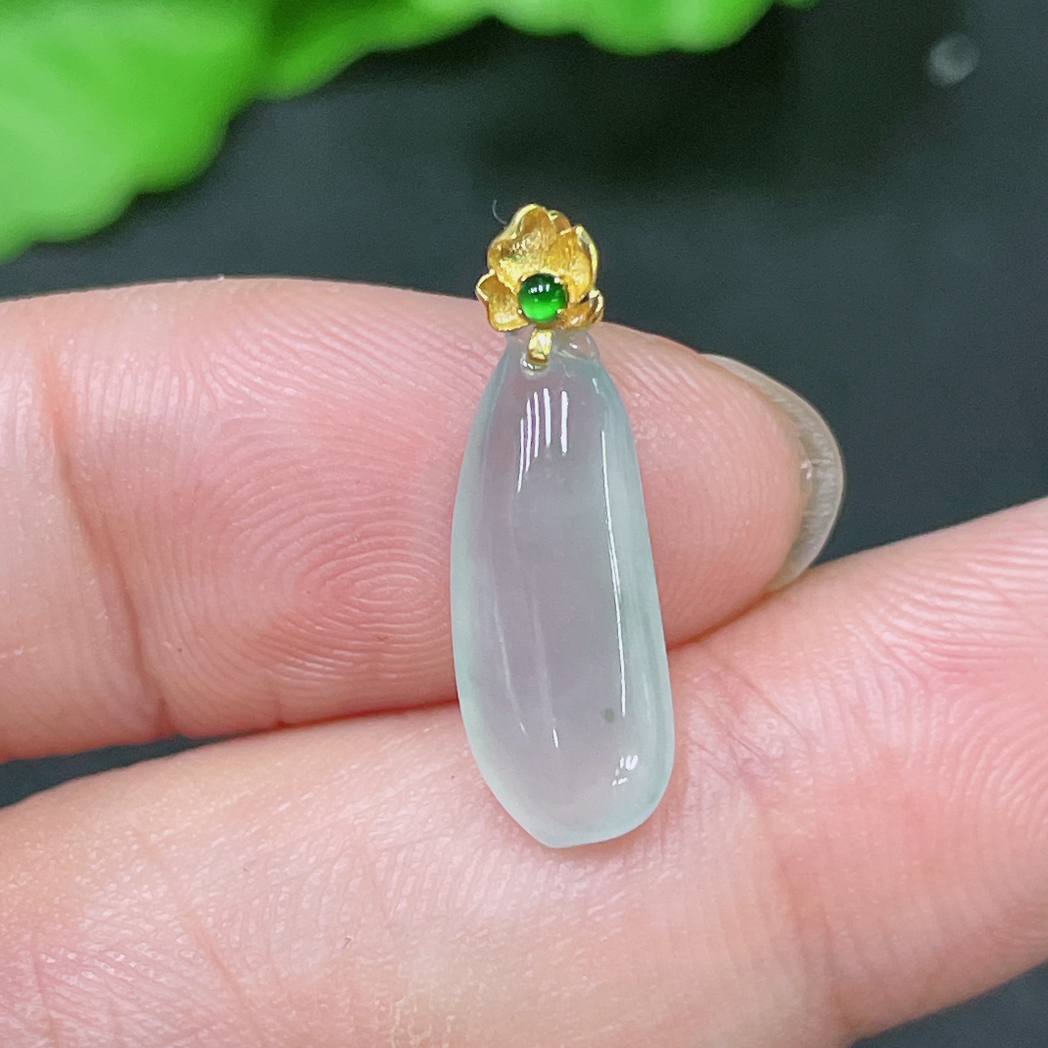 F33943836 Jadeewelry Jadeiteetite Fortunate Melon Pendant with 18K Gold Clasp, Total Weight Approximately 0.7g