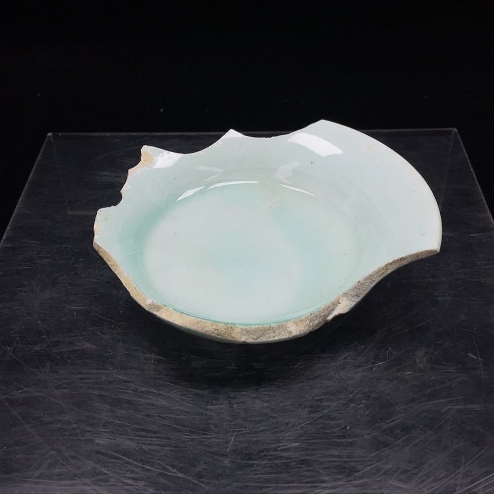 W33936475 Ceramic shard, shadow blue-glazed ceramic shard (subject to actual item)