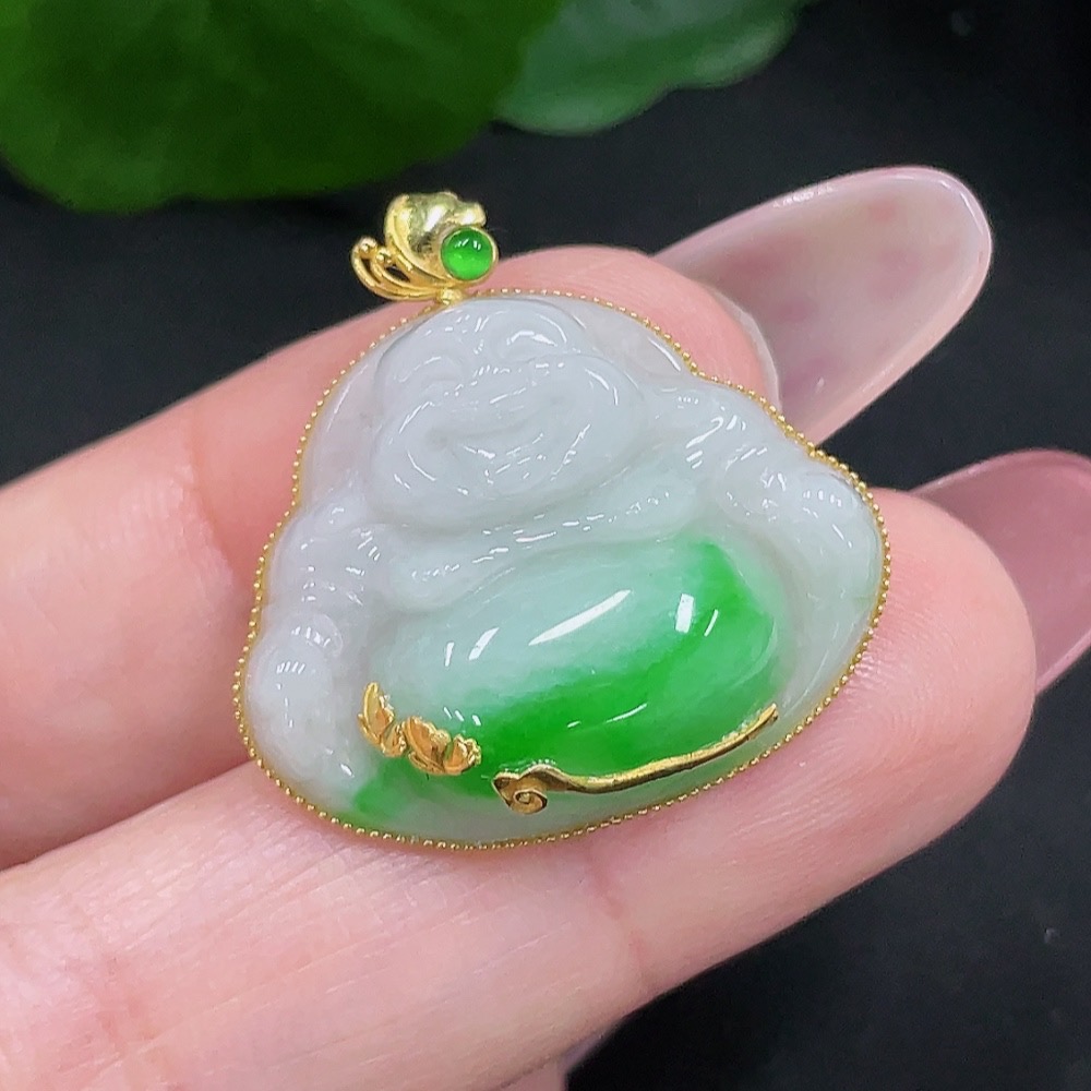 F34013877 Jadeite Buddha Pendant with 18K Gold Clasp, Main Body Contains 58% Gold, Total Weight Approximately 4.44g
