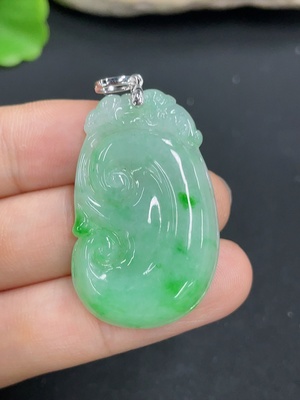 F46515772 翡翠如意挂件 18k金扣头 货品总重约8.1g