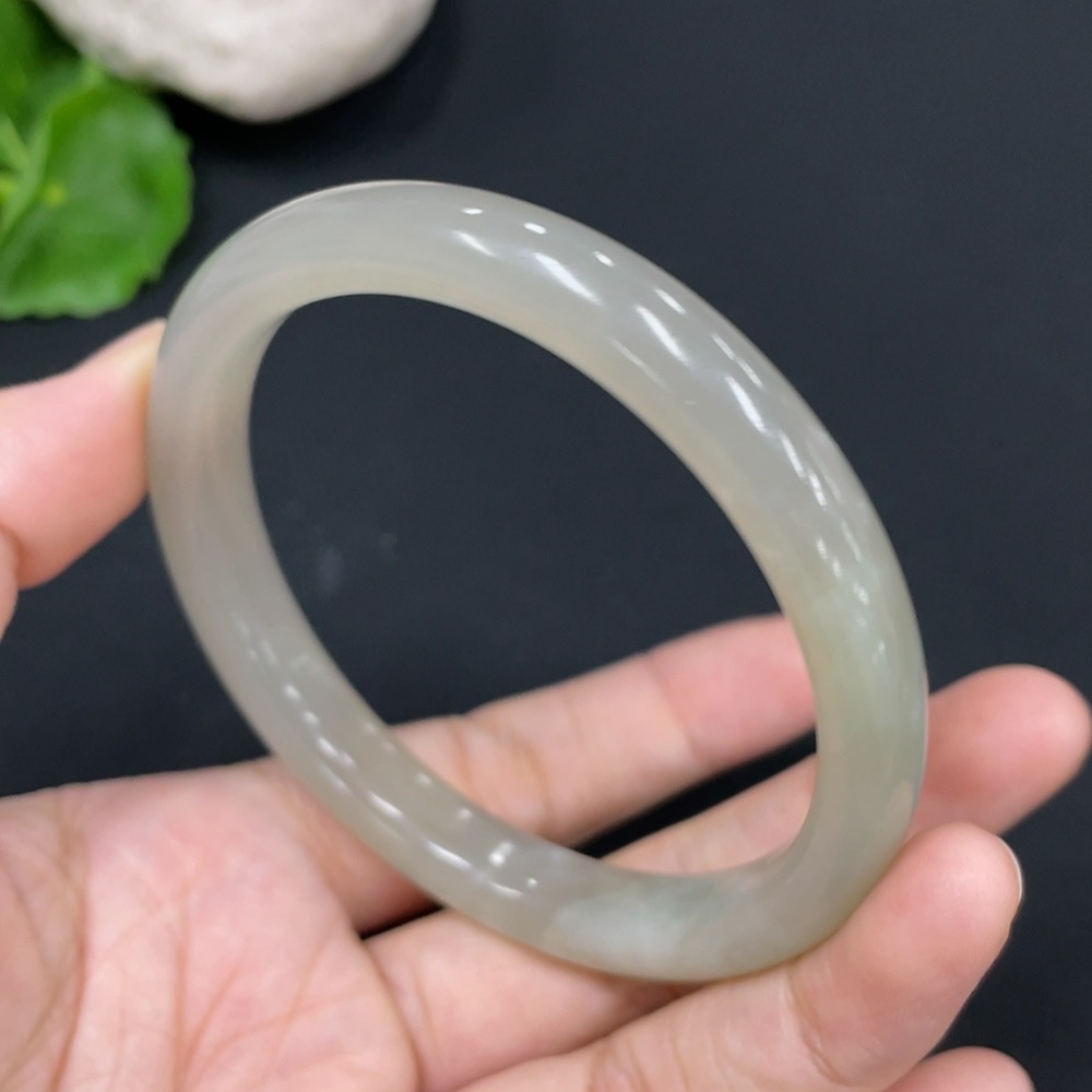 H29412400 Hetian Jade Round Bangle 58.7mm 35.2g