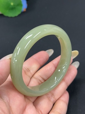 H42979461 和田玉正圈手镯 圈口55.1 货品总重约48.7g