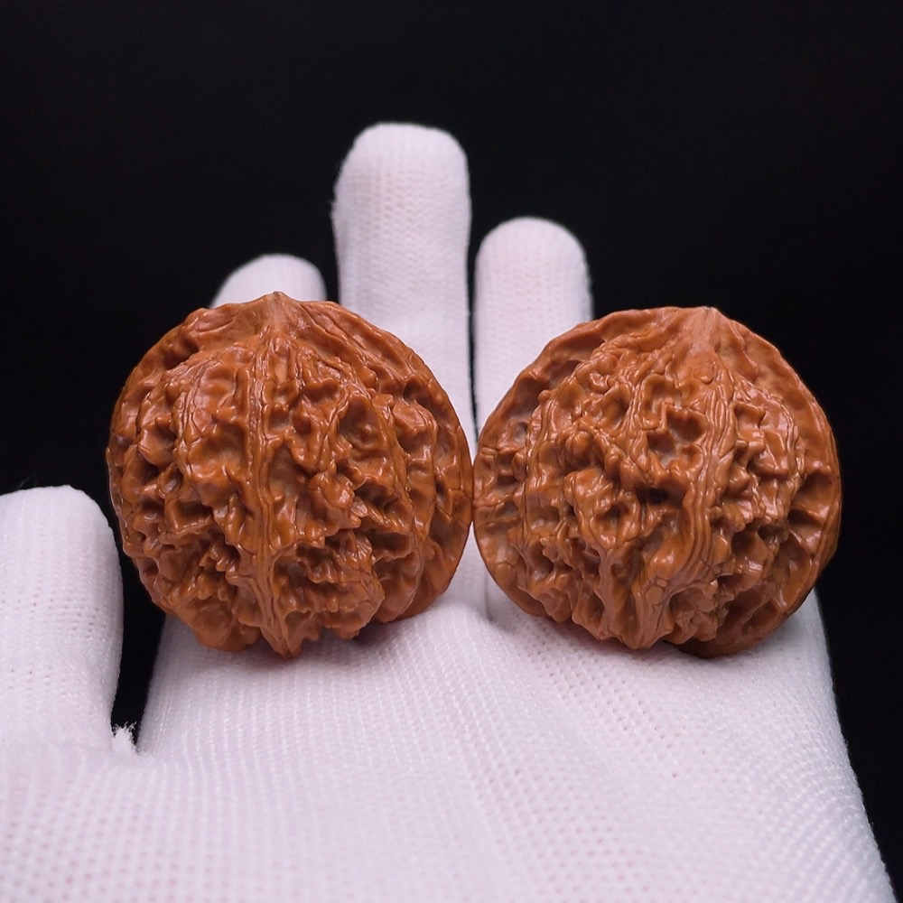 W34987410 Walnut Total weight about 42.9g Size about 40.7mm