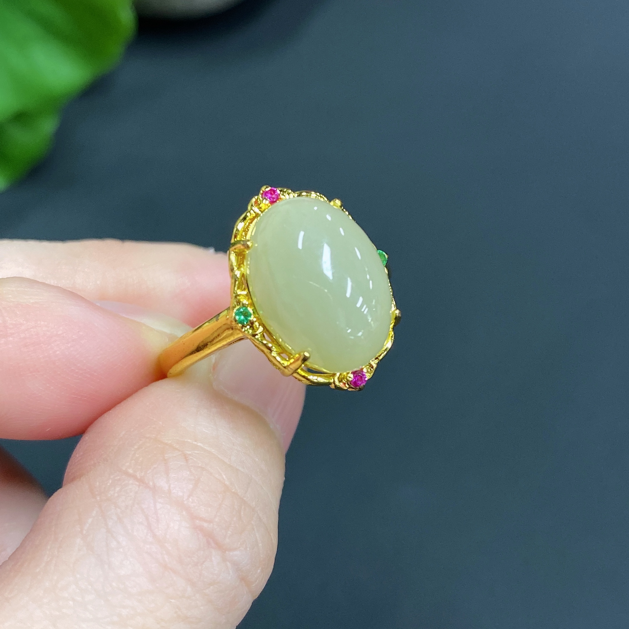 H18056380 Hetian Jade oval cabochon adjustable ring, non-gold setting, total weight approx. 3.5g