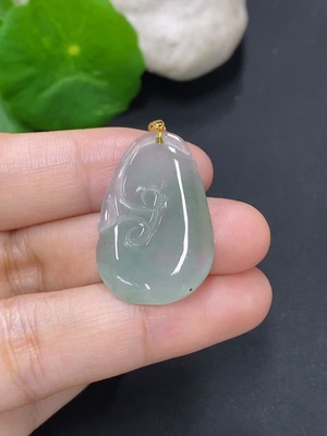 F46615668 翡翠如意挂件 18k金扣头 货品总重量约3.7克