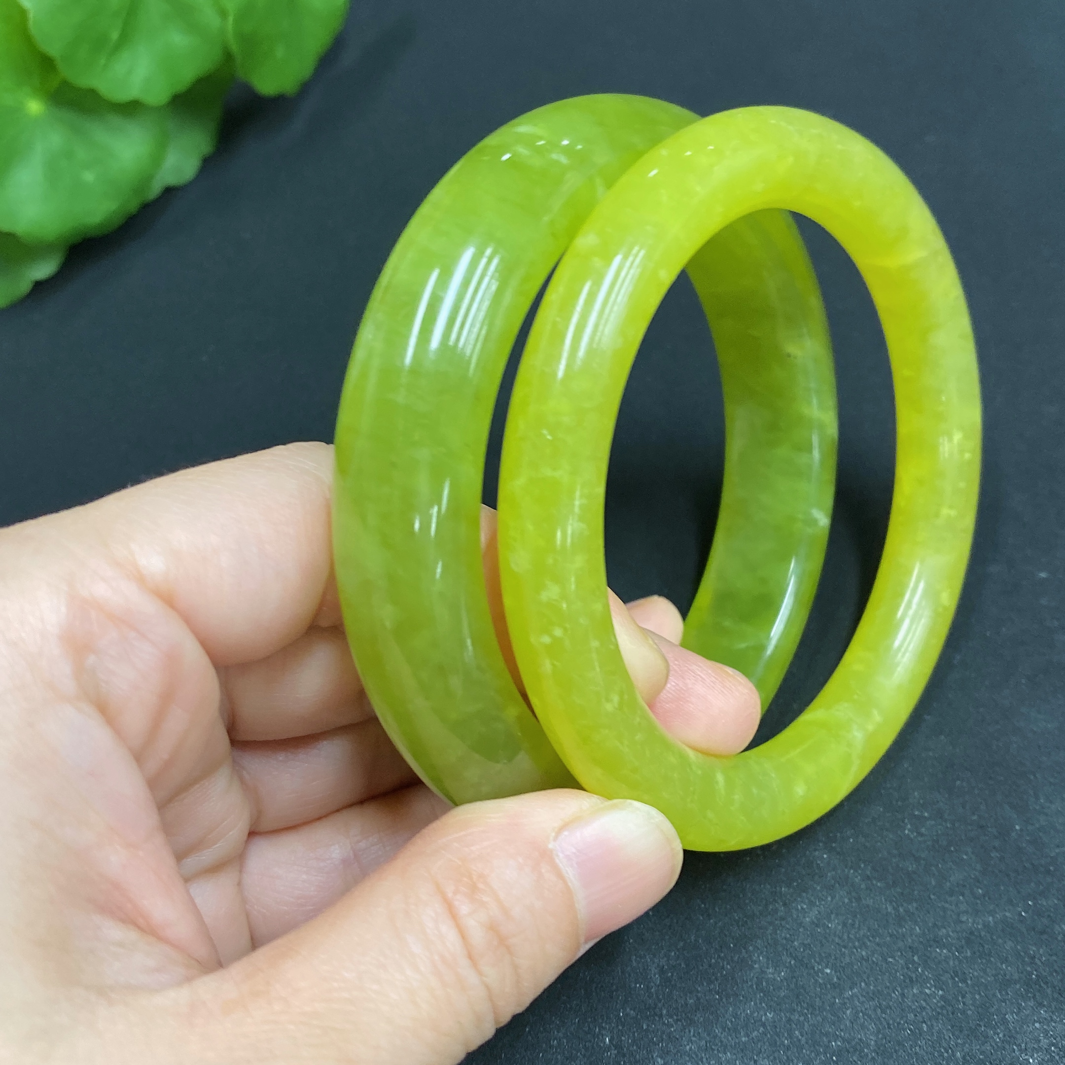 H30465697 Xiuyu (Serpentine Jade) Regular/Round Bangle