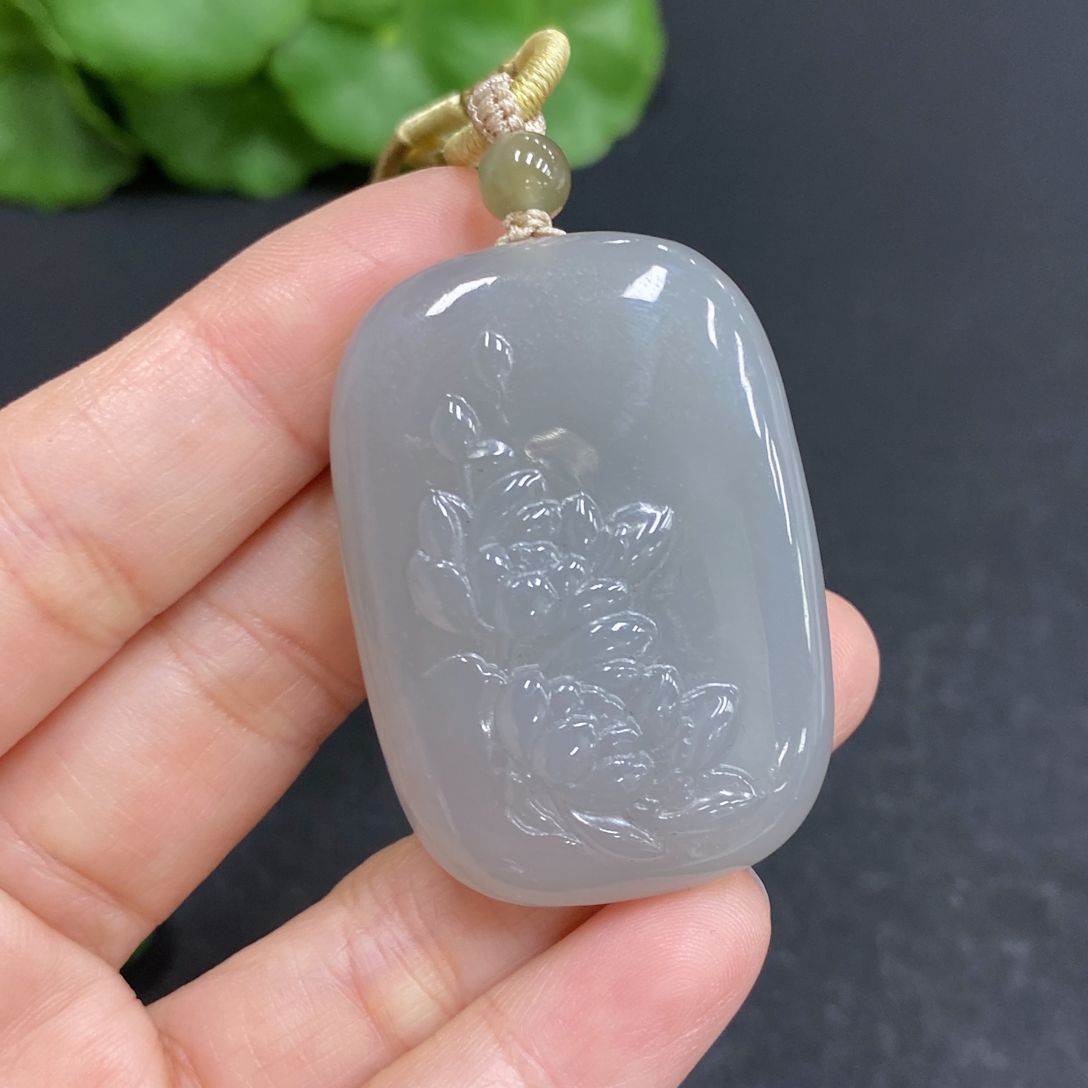 H33903998 Hetian Jade Pendant  Flourishing Flowers Symbolizing Wealth and Prosperity