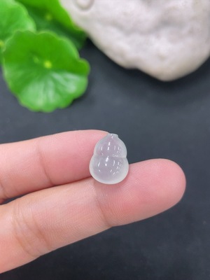 F46551410 翡翠镶嵌件葫芦 货品总约重1.18g