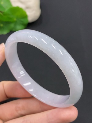 F29364601 Jadeite regular bangle (Total weight: approx. 40.1g, Inner diameter: 58)