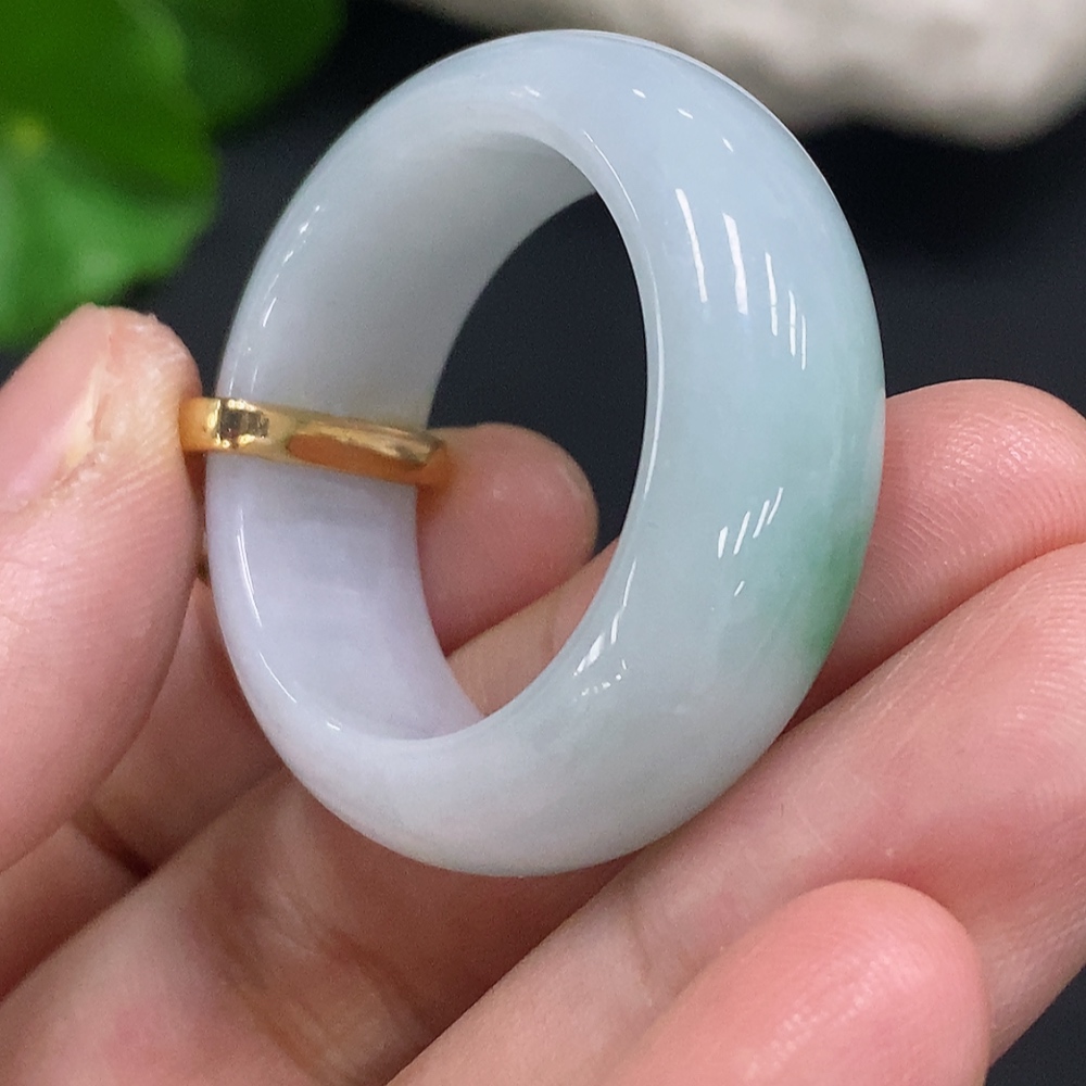F30568993 Jadeite pendant with 18K gold clasp, total weight approx. 16.2g (set with diamonds)