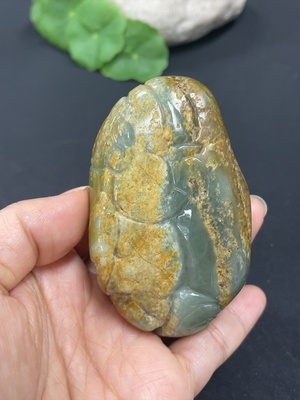 H40744069 和田玉手把件   三脚金蟾    货品总重约148.3g   皮色成因未定   含其他矿物成份