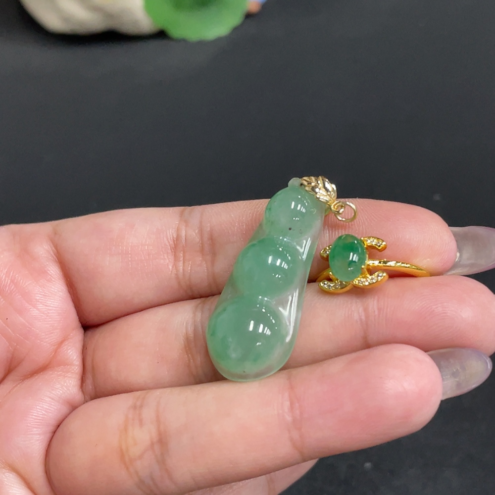 H34972491 African Emerald (Dulong Jade)