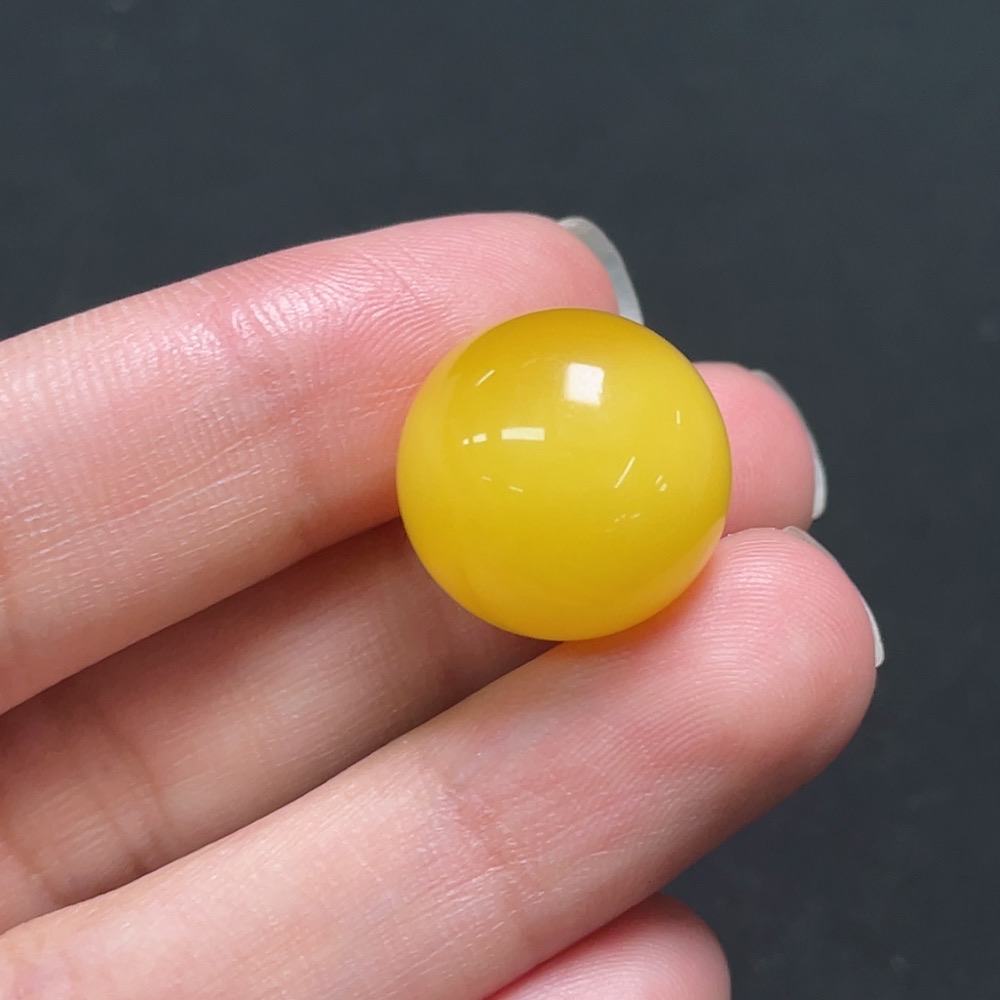 C31609044 Amber Beeswax Pendant, Total Weight Approx. 2.95g, Size 17.3mm