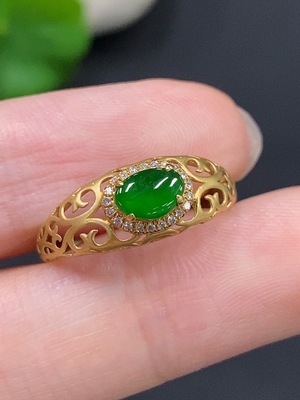 F29336700 Jadeite Cabochon Ring in 18K Gold with Diamond Accents