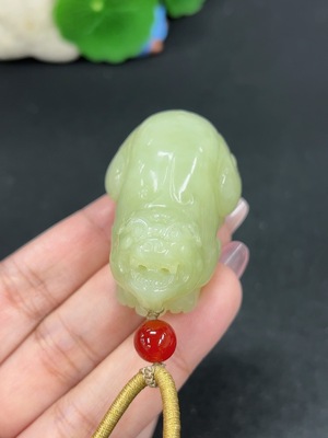 H46520770 和田玉挂件 瑞兽 货品总重约【含绳】52.4g