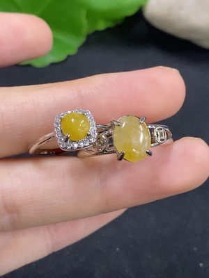 F46549732 翡翠镶嵌戒指一手走 货品总重约3.7克（颜色成因未定）（非金镶）（活口）