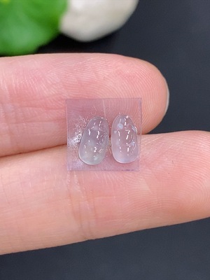 F46555861 翡翠福豆镶嵌件一手走 货品总重量约0.5克（含小袋子）