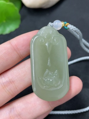 H42956898 和田玉挂件  花开富贵   货品总重约（含绳） 25.5g