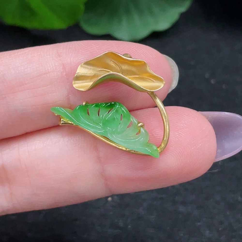 F33918001 Jadeite Inlaid Pendant 18K Gold Total Weight Approx. 2.2g