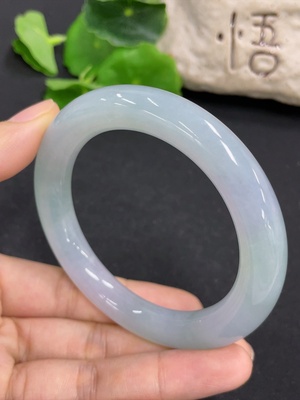 F46515893 翡翠圆条手镯 货品总重约64.35g 56.5圈口