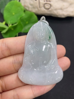 F46562137 翡翠挂件     观音     货品总重约26.1g