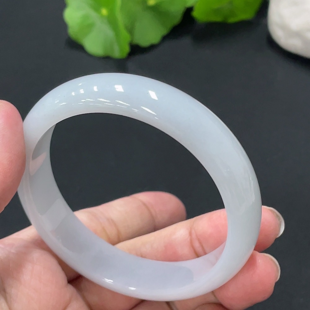 F21324745 Jadeite Round Bracelet Size 54.5 Total Weight 46.003g